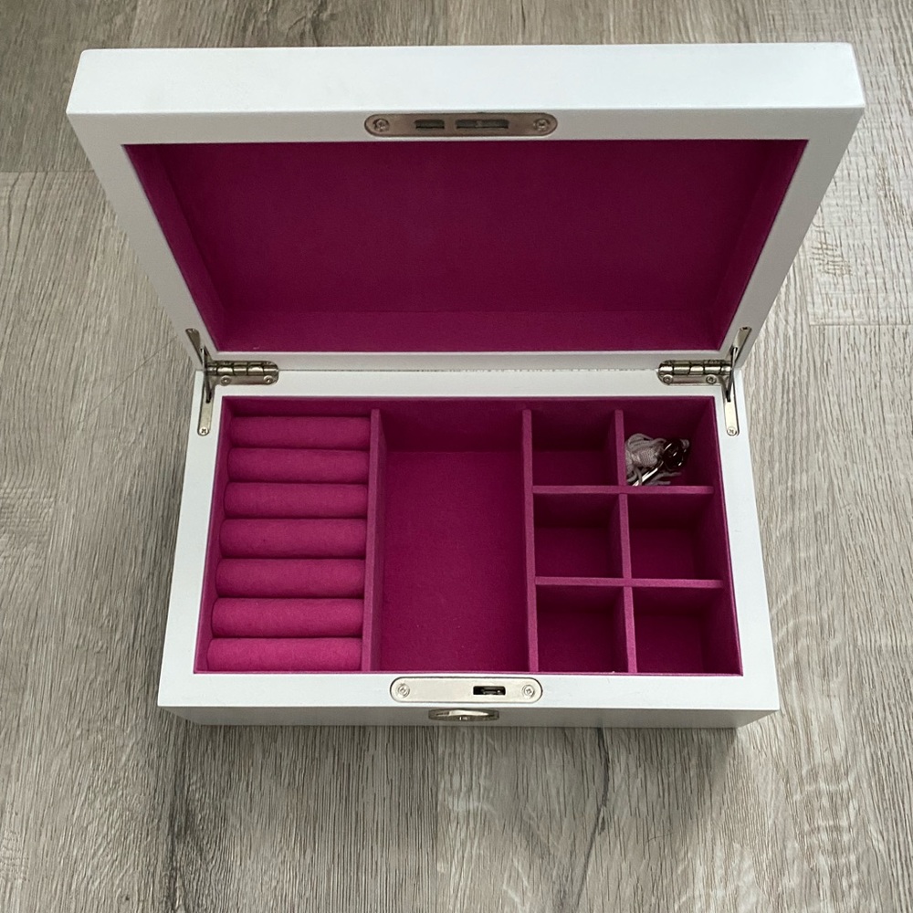 Jewelry box